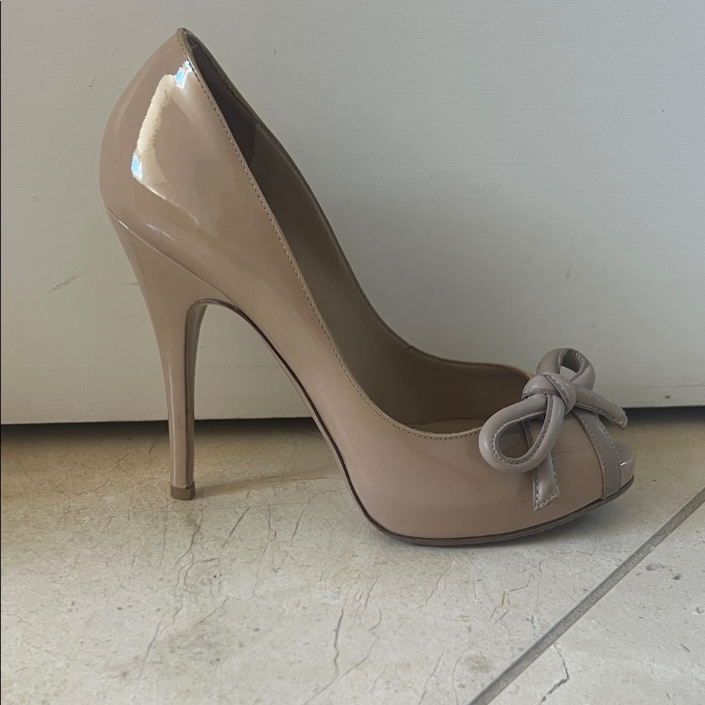 Elegant Nude Bow Heels
